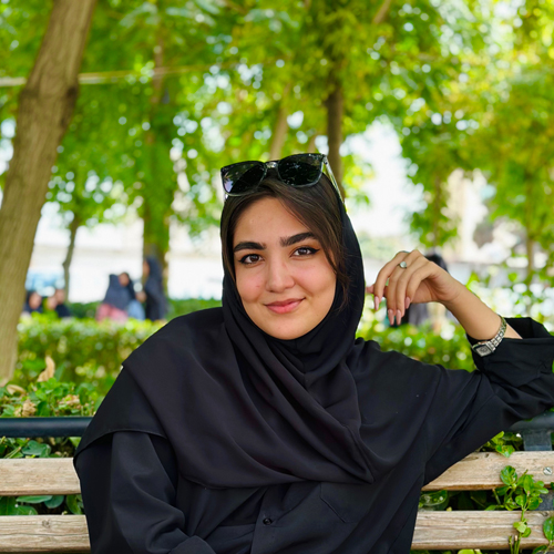 آتوسا دامن‌افشان